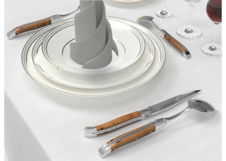 Service de 6 couteaux Laguiole avec un manche en bois de genévrier et mitres inox image 11