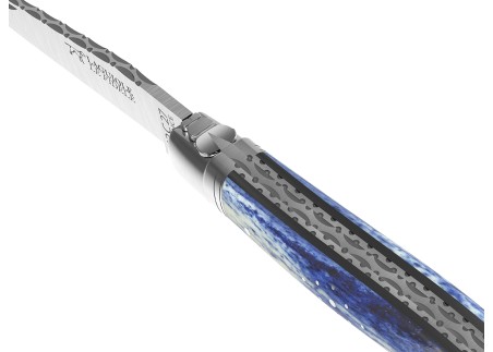 Couteau Laguiole prestige avec un manche en os de girafe teinte bleu et mitres inox image 1