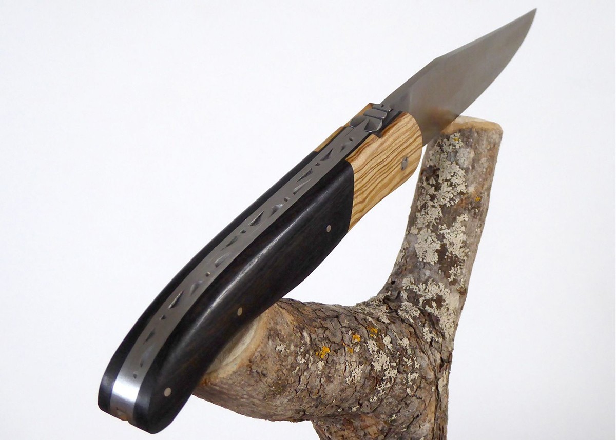 Ebony and olive wood - Hunting Knives - Laguiole hunting knife   Handle made with Ebony Wood No bolster Classic Spring, Welded B