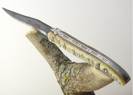 Ram's horn - raw blade - Folding knives - Laguiole folding knife - Collector edition   Handle made with Ram's horn No bolster Fo