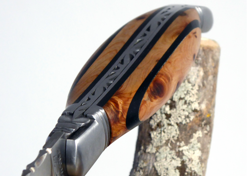 Juniper and ebony wood - Rounded Laguiole Knives - Laguiole folding knife - Rounded edition   Handle made with Ebony and Juniper