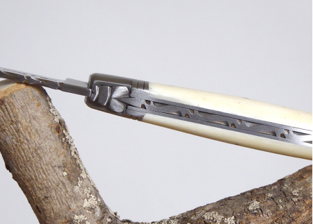 Cow bone - steel bolsters - Folding knives - Laguiole folding knife - Collector edition   Handle made with Bovine Bone 2 stainle