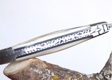 Damascus blade - blond horn - Laguiole with Damascus Blade  - Laguiole folding knife with damascus blade - Collector edition   H
