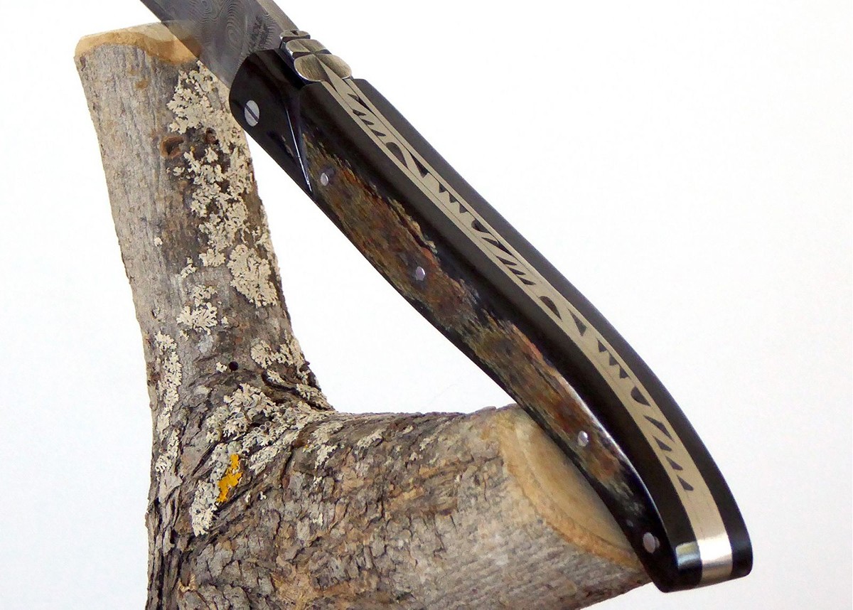 Damascus blade - Buffalo hoen - Laguiole «Savage» Collection - Laguiole folding knife - Savage edition   Handle made with Buffal