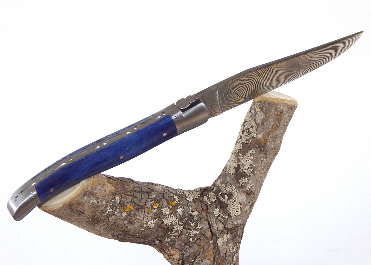 Blue tinted giraffe bone - Laguiole «Savage» Collection - Laguiole folding knife - Savage edition   Handle made with Giraffe Bon