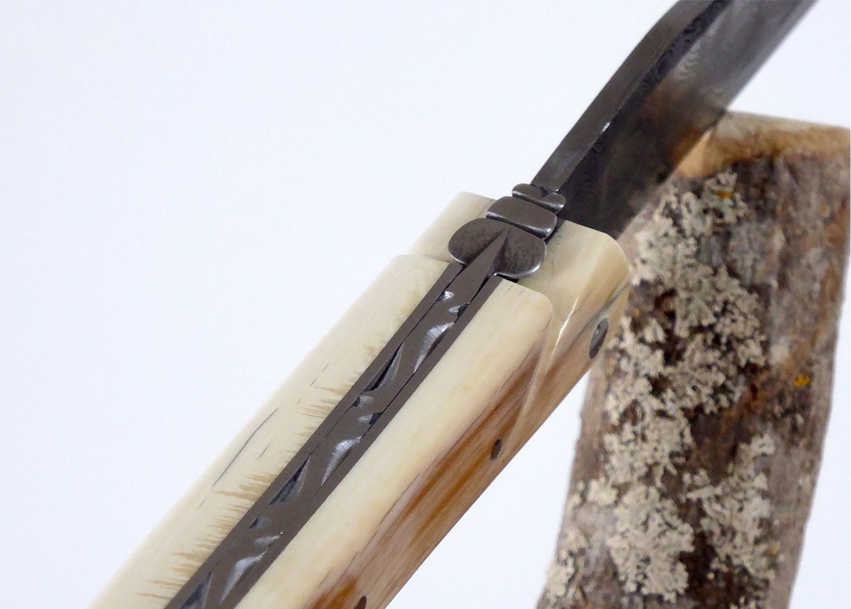 Damascus blade - Mammoth ivory - Laguiole «Savage» Collection - Couteau pliant de prestige - collection sauvage   Manche en Ivoi