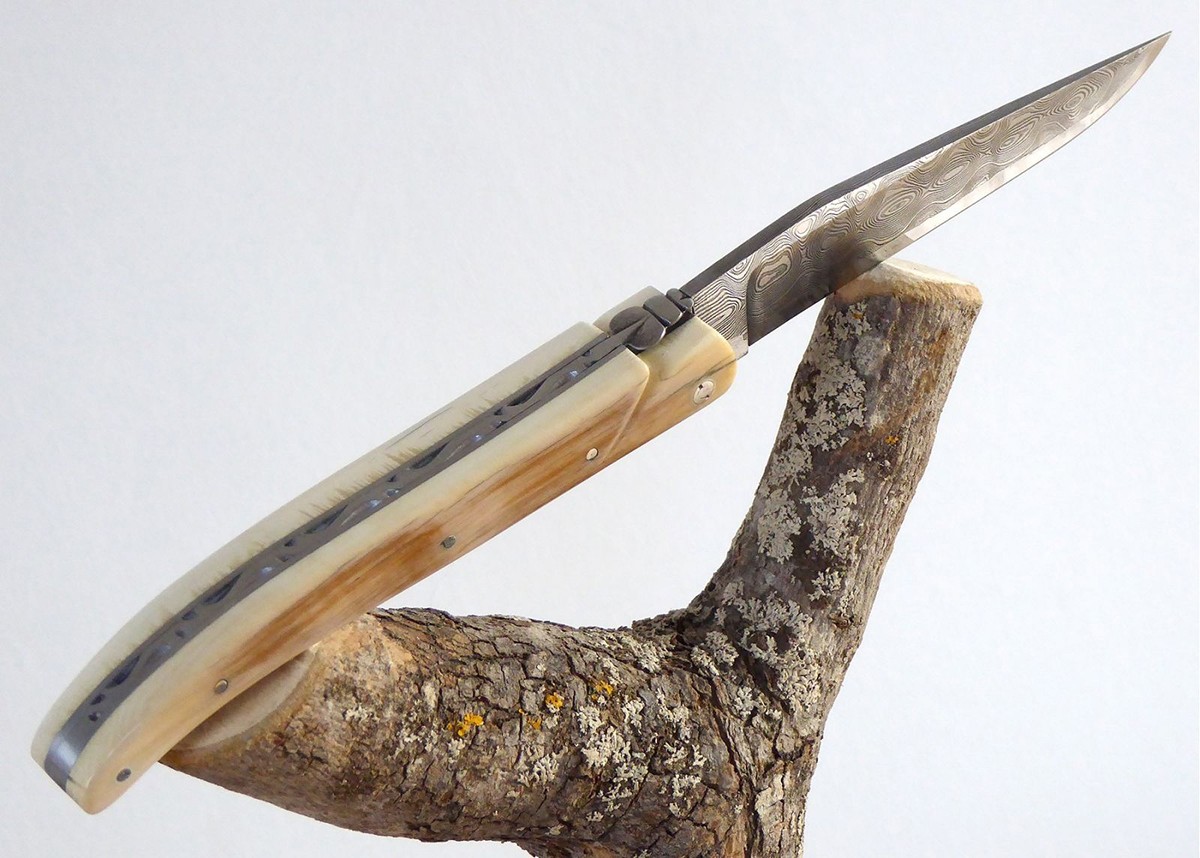 Damascus blade - Mammoth ivory - Laguiole «Savage» Collection - Couteau pliant de prestige - collection sauvage   Manche en Ivoi