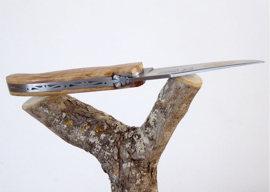 Olive wood - Hunting Knives - Laguiole hunting knife   Handle made with Olive Wood No bolster Classic Spring, Welded Bee Guilloc