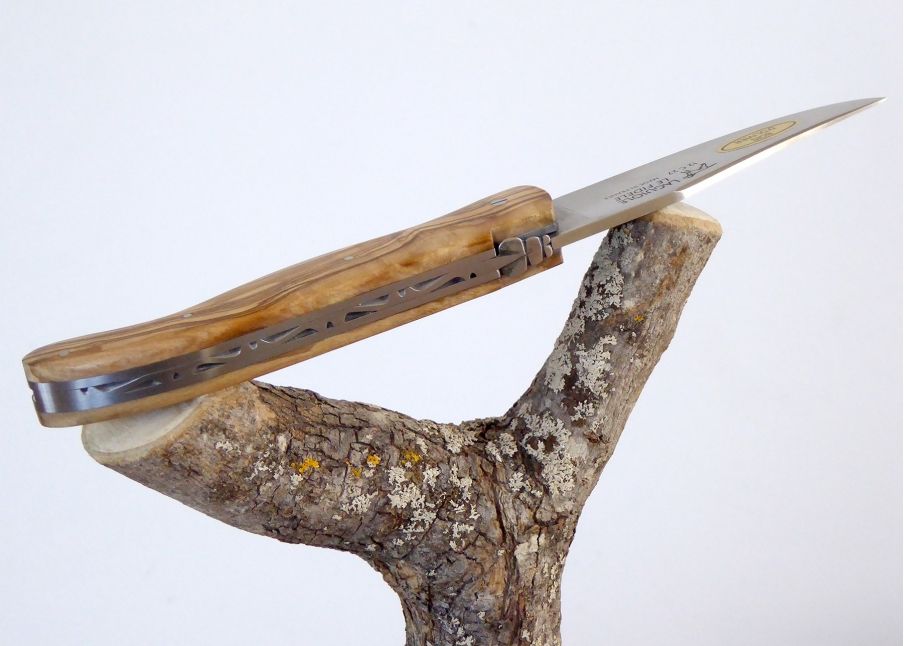 Olive wood - Hunting Knives - Laguiole hunting knife   Handle made with Olive Wood No bolster Classic Spring, Welded Bee Guilloc